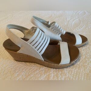 Skechers Women’s White Slingback Elastic Strap Wedge Sandals